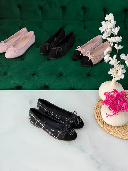 Chanel 
Vip quality 

Size:36 to 41 

450 dhs 🇦🇪

Zain113
♥️♥️♥️