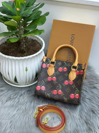 LV
SIZE  ……… 18CM🥰
90 dhs🪙🌨️

with BOX🌷
🎁🎁🎁

Zain244
♥️♥️♥️