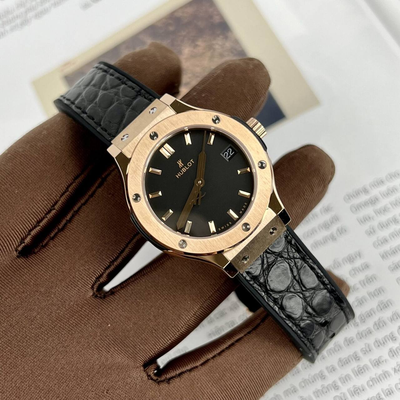 Hublot watch for ladies 
good quality 
290 dhs🪙💕

Zain59
♥️♥️♥️