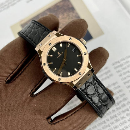 Hublot watch for ladies 
good quality 
290 dhs🪙💕

Zain59
♥️♥️♥️
