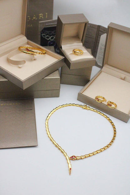 Bvlgari set

200 dhs🇦🇪🇦🇪

Zain122
♥️♥️♥️