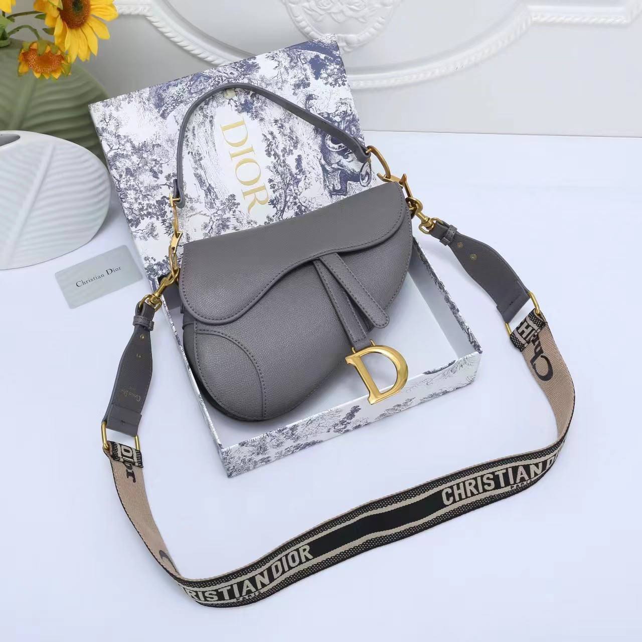 Dior
120 dhs🇦🇪🇦🇪
High-quality with box

Zain35
♥️♥️♥️
