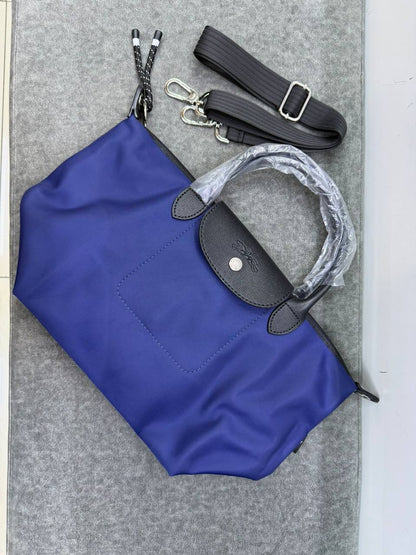 Long Champ
Size:25cm   
80 dhs🪙🖤

Zain114
♥️♥️♥️