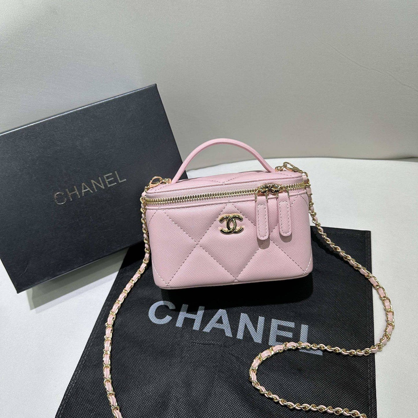 Chanel
withbox 
🎁🎁🎁

95 dhs❣️

Zain143
♥️♥️♥️