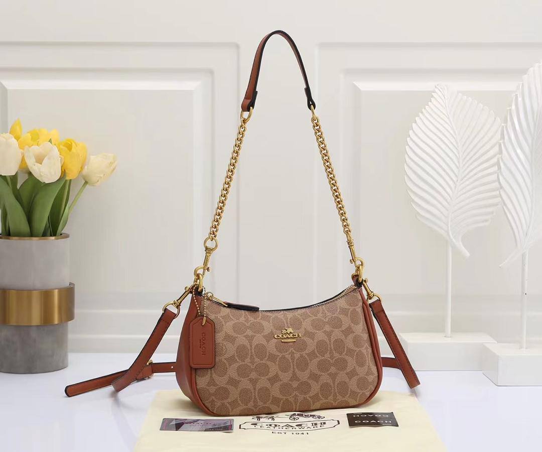 Coach
95 dhs🇦🇪🇦🇪 
high quality With box24cm

Zain21
♥️♥️♥️