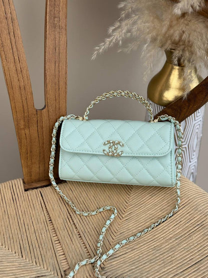 CHANEL
15cm
340 dhs✅
18cm
360 dhs✅
Top quality 
With box🎁

Zain167
♥️♥️♥️