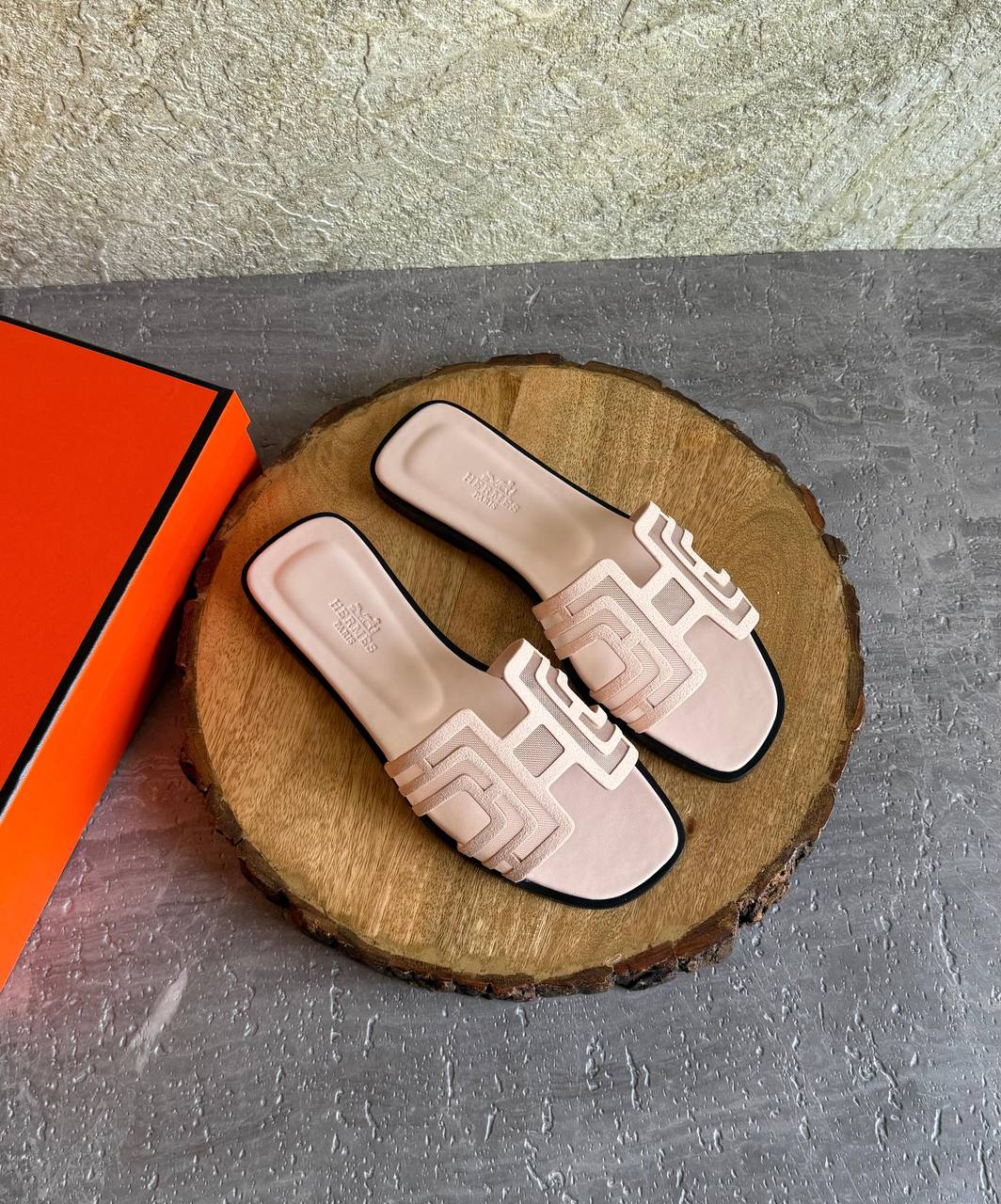 HERMES 
SuperMaster Quality 💯
450 dhs🇦🇪🇦🇪
Size: 36-41 💥

Zain171
♥️♥️♥️