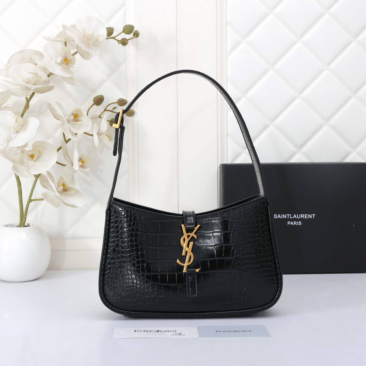 YSL 
90 dhs🪙🌨️

with box 
🎁🎁🎁

Good Quality

Zain90
♥️♥️♥️