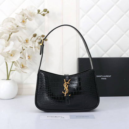 YSL 
90 dhs🪙🌨️

with box 
🎁🎁🎁

Good Quality

Zain90
♥️♥️♥️