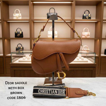 Dior
ᴄʀɪsᴛɪᴀɴ ᴅɪᴏʀ sᴀᴅᴅʟᴇ ғʟᴀᴘ ʙᴀɢ
ᴛᴏᴘ ʜᴀɴᴅʟᴇ ɢᴏʟᴅ ᴛᴏɴᴇ 
ᴄʀᴏssʙᴏᴅʏ ʙᴀɢ
ᴡɪᴛʜʙᴏx🎁
ʟᴇᴀᴛʜᴇʀ
sɪᴢᴇ:ʜ20*24ᴄᴍ
120 dhs✅

Zain56
♥️♥️♥️