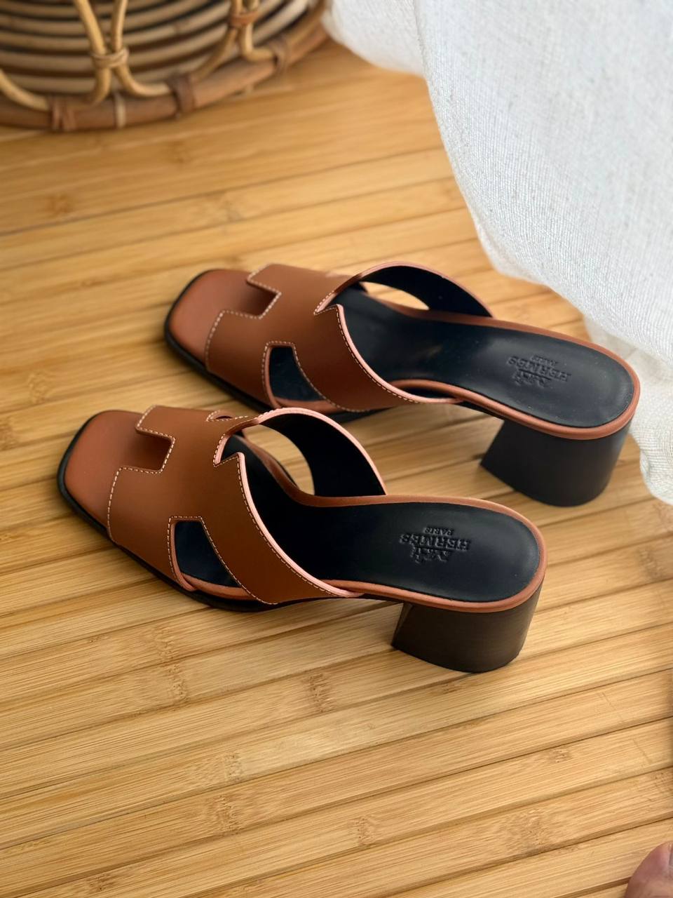 Hermes
AA quality
𝗦𝗶𝘇𝗲 𝟯𝟲 𝘁𝗼 𝟰𝟮 
450 dhs✅

Zain302
♥️♥️♥️