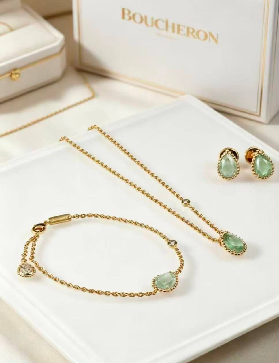 BOUCHRON
SET MASTER💫✨
NECKLACE 
BRACELET 
EARRINGS
WITH NORMAL BOX AND PAPER BAG🎁🛍️
130 DHS🇦🇪🇦🇪

Zain89
♥️♥️♥️