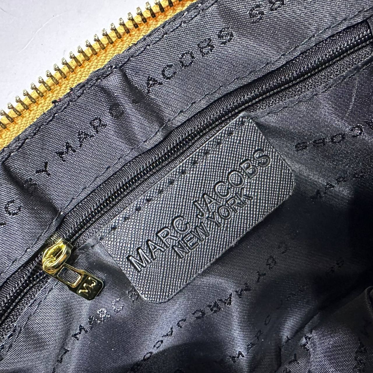 MARC JACOBS

GOOD QUALITY 

80 dhs✅

without box

Zain39
♥️♥️♥️