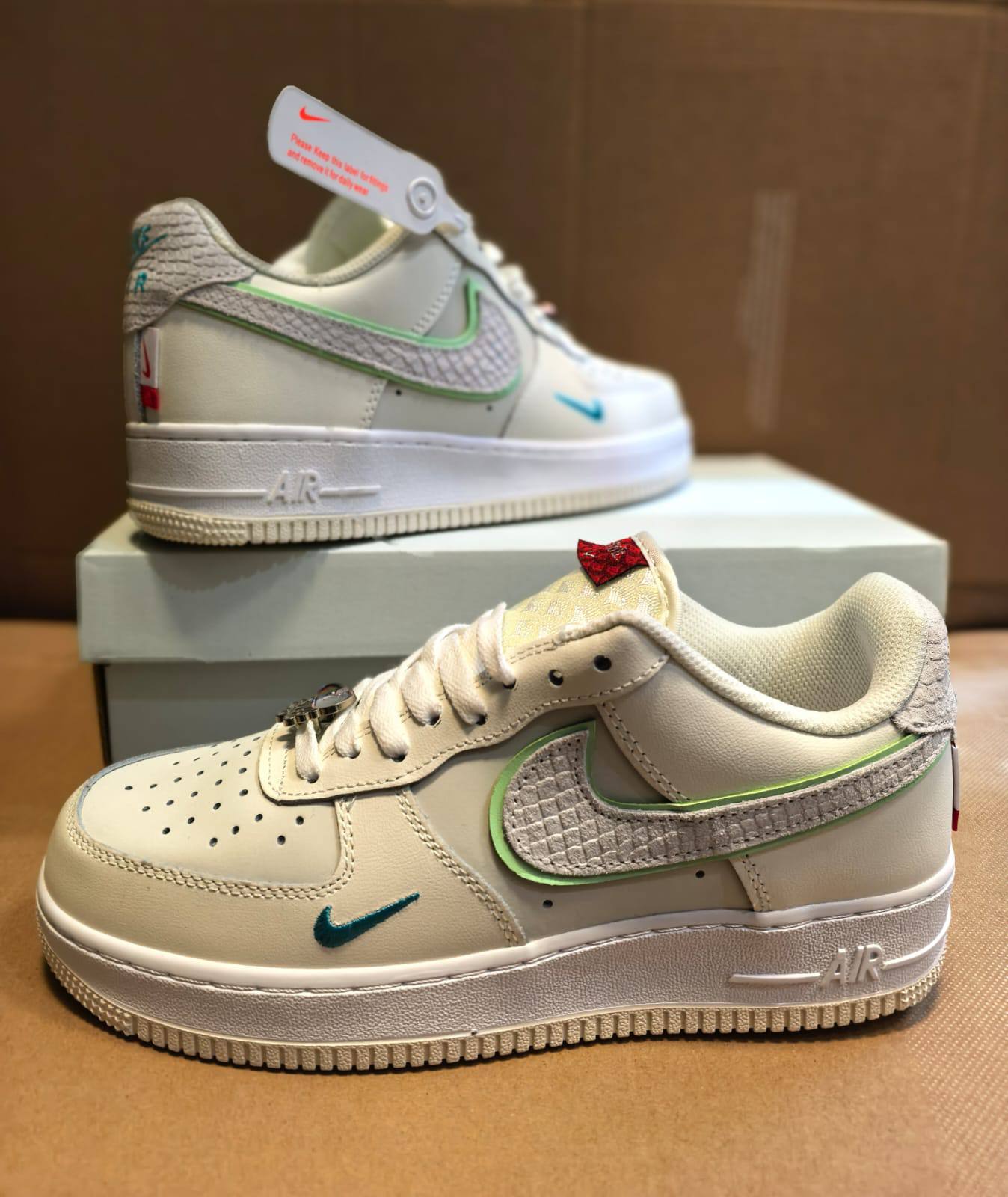 Airforce 1New colors Available
Good Quality 👌
Size 40 ➡️ 45
100 dhs💚

Zain150
♥️♥️♥️