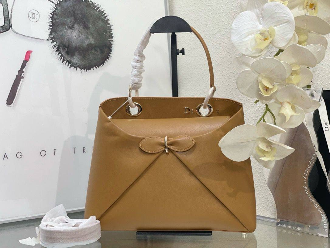 Dior 
Master
360 dhs🪙🌨️
#28cm🩷🙋‍♂️

Zain228
♥️♥️♥️