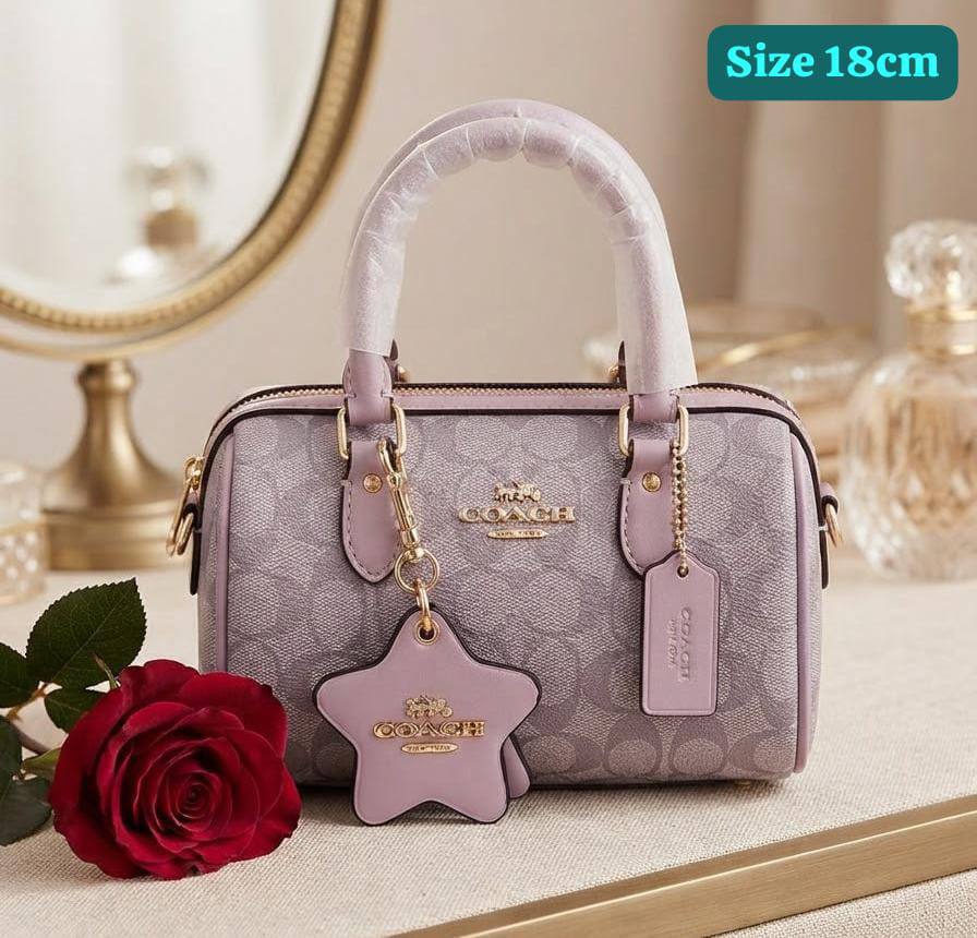 Coach 

Good quality 

with box 
105 dhs🇦🇪🇦🇪

Zain186
♥️♥️♥️