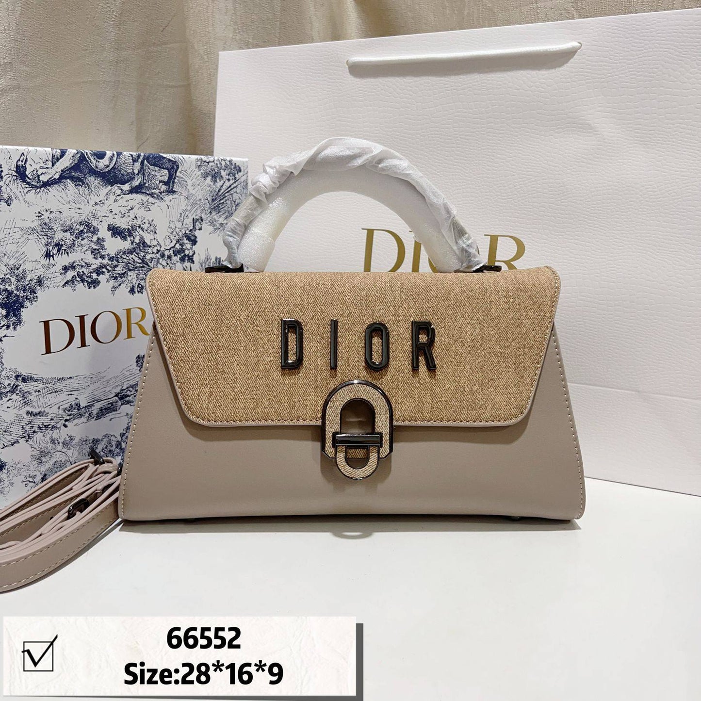 Dior
with box
🎁🎁🎁

115 dhs❣️

Zain46
♥️♥️♥️