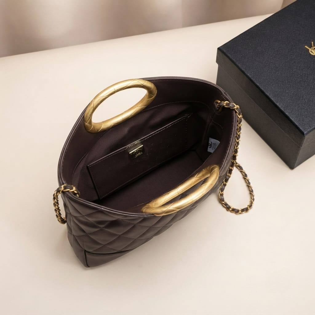 Chanel 24B ᴄʟᴜᴛᴄʜ
ǫᴜɪʟᴛᴇᴅ ʟᴀᴍʙsᴋɪɴ ʟᴇᴀᴛʜᴇʀ
ᴡɪᴛʜ ᴄʜᴀɪɴ sᴛʀᴀᴘ
ɢᴏʟᴅ ʜᴀʀᴅᴡᴀʀᴇ
ᴡɪᴛʜ ᴛᴜʀɴ ʟᴏᴄᴋ ғʀᴏɴᴛ ғʟᴀᴘ
sɪᴢᴇ : 24 cm
ᴡɪᴛʜ BOX

95 dhs🇦🇪🇦🇪

Zain31
♥️♥️♥️