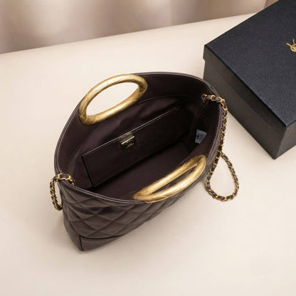 Chanel 24B ᴄʟᴜᴛᴄʜ
ǫᴜɪʟᴛᴇᴅ ʟᴀᴍʙsᴋɪɴ ʟᴇᴀᴛʜᴇʀ
ᴡɪᴛʜ ᴄʜᴀɪɴ sᴛʀᴀᴘ
ɢᴏʟᴅ ʜᴀʀᴅᴡᴀʀᴇ
ᴡɪᴛʜ ᴛᴜʀɴ ʟᴏᴄᴋ ғʀᴏɴᴛ ғʟᴀᴘ
sɪᴢᴇ : 24 cm
ᴡɪᴛʜ BOX

95 dhs🇦🇪🇦🇪

Zain31
♥️♥️♥️