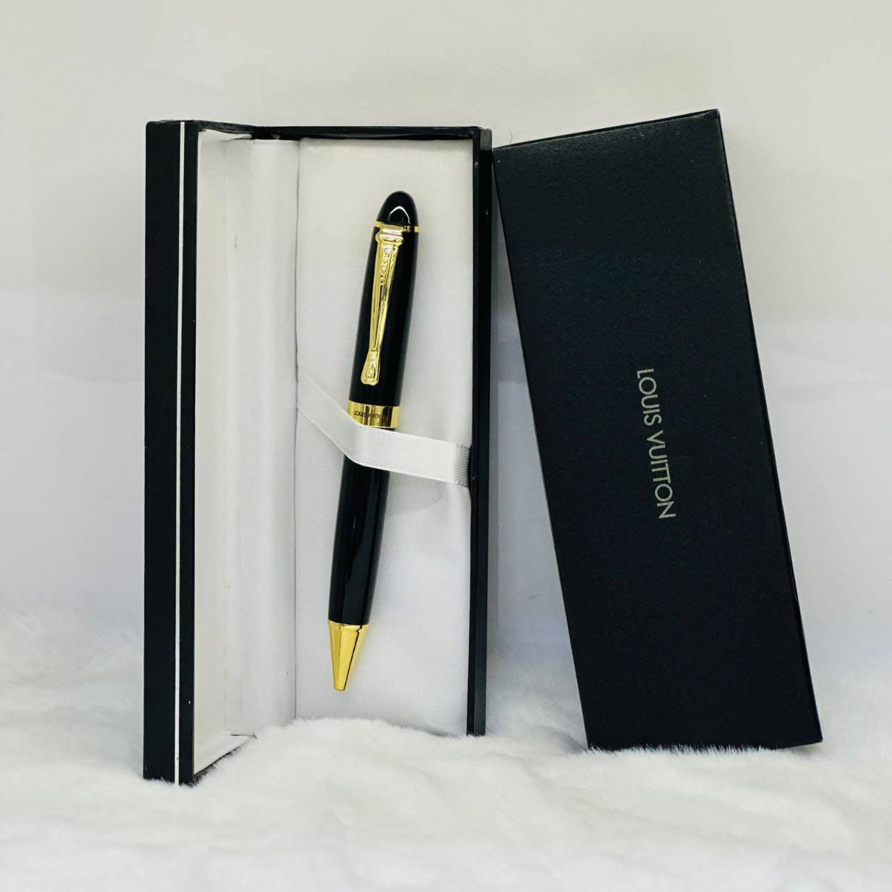 NEW CAME 
PEN
GOOD QUALITY👌
35 dhs💓
WITHBOX

Zain40
♥️♥️♥️