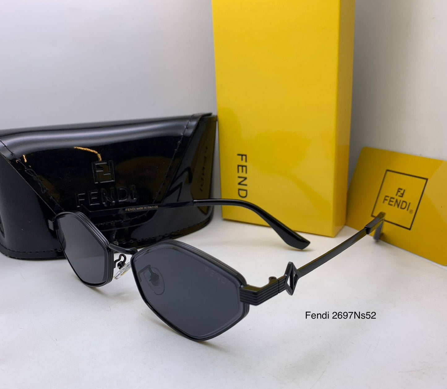 Balenciaga - Prada 
70 dhs🗽

Zain126
♥️♥️♥️