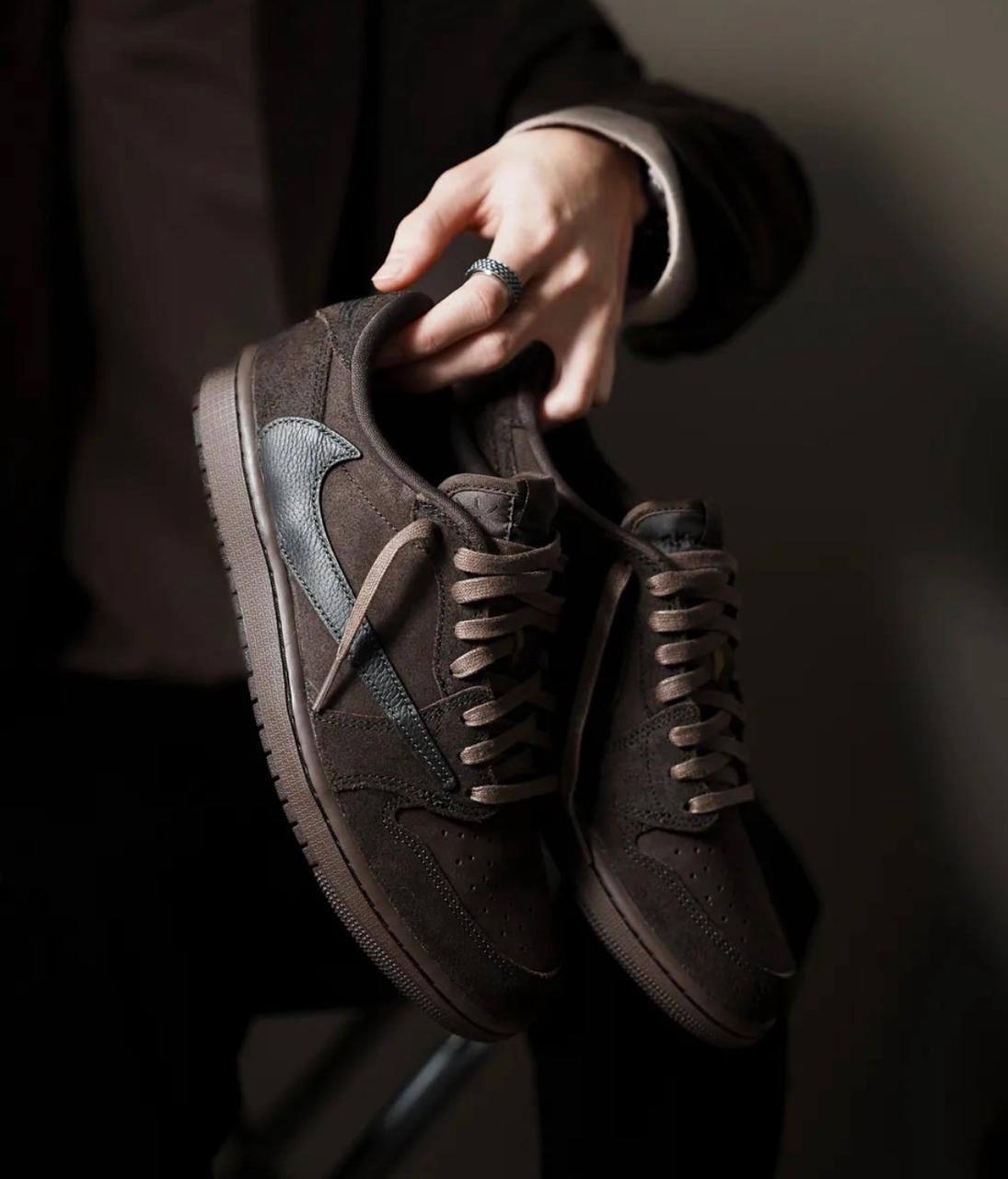 Air jordan 1 low og SP x Travisscott " velvet brown " ，
Size 36-45 ，
260 dhs🪙🌨️

Zain18
♥️♥️♥️