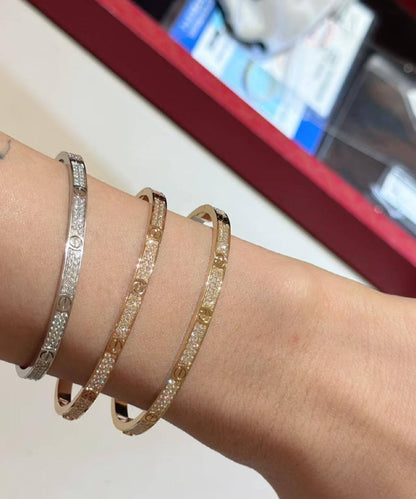 Cartier 💥*
Bangle 🍁
Master quality 💯
Size available 16,17,18,19
With normal boxes 📦 
70 dhs🪙🌨️
With master box 🗃️ 
105 dhs🪙🌨️

Zain216
♥️♥️♥️