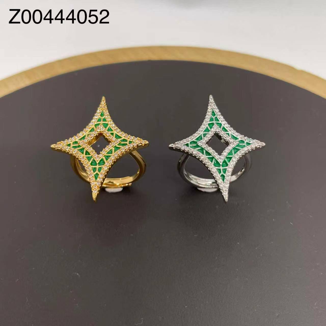 Ring 😍
Available size👇
7,8,9
good quality 💯
With brand boxes 🗃️ 
And paper bag 🛍️
35 dhs✅

Zain216
♥️♥️♥️