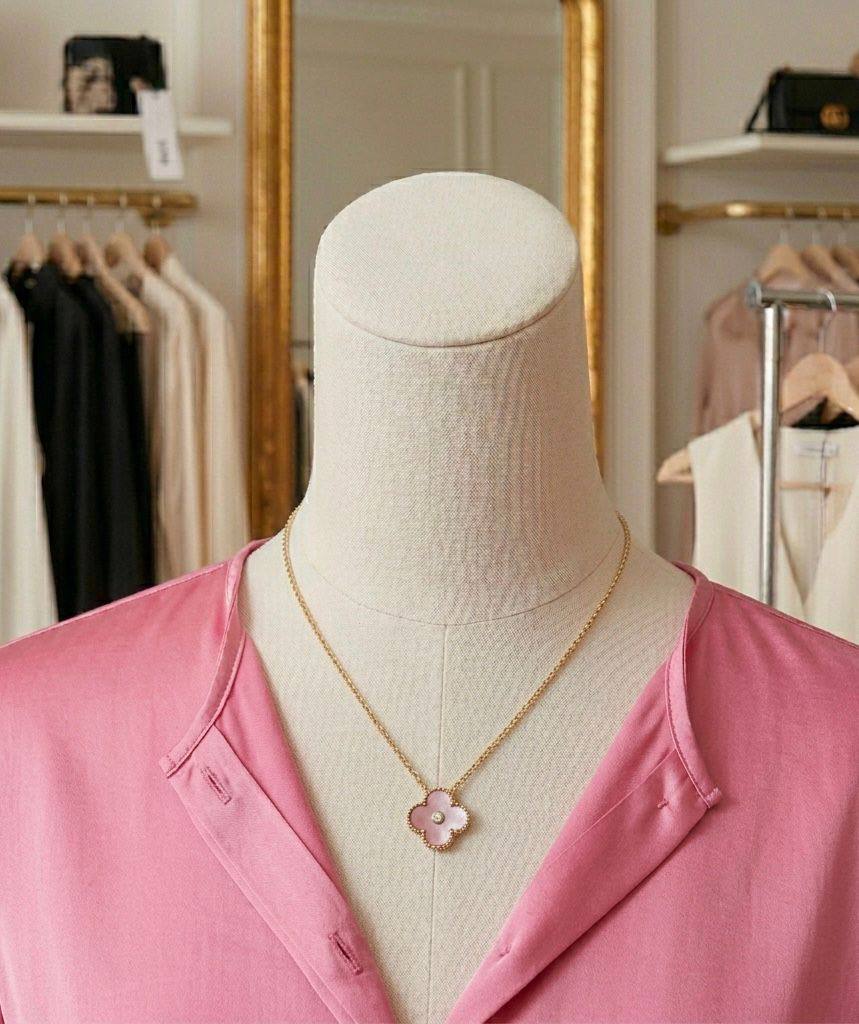 Van Cleef & Arpels 🖤
* Alhambra 1 Motif Limited Edition  Necklace ⬆️
* ⁠↗️ *Super Master Quality ®️*
For Price 👇 WTSP Text Zain 0568585901

Zain106
♥️♥️♥️