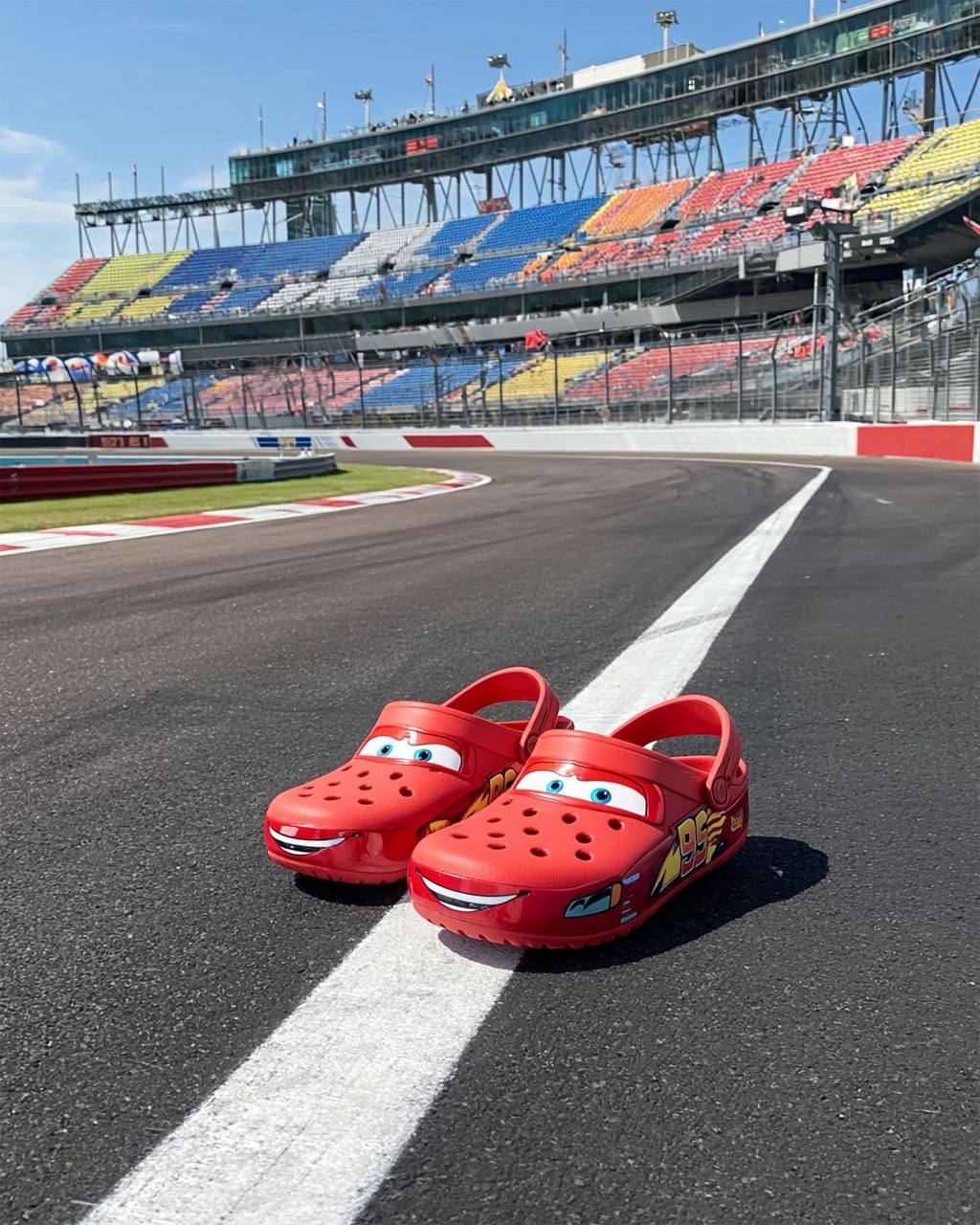Crocs Classic Lightning McQueen' clog ‘Red’ 🎈
36-45 AVAILABLE 
120 dhs✅

Zain242
♥️♥️♥️