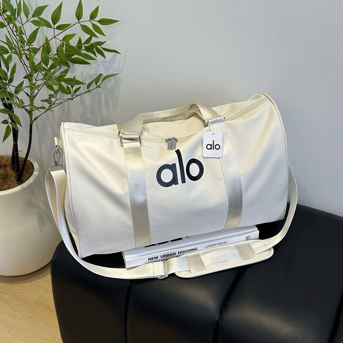 🥇 ALO  Fitness bag

Good quality 

Size : 45 * 26 * 20 cm
80 dhs🇦🇪🇦🇪

Zain115
♥️♥️♥️