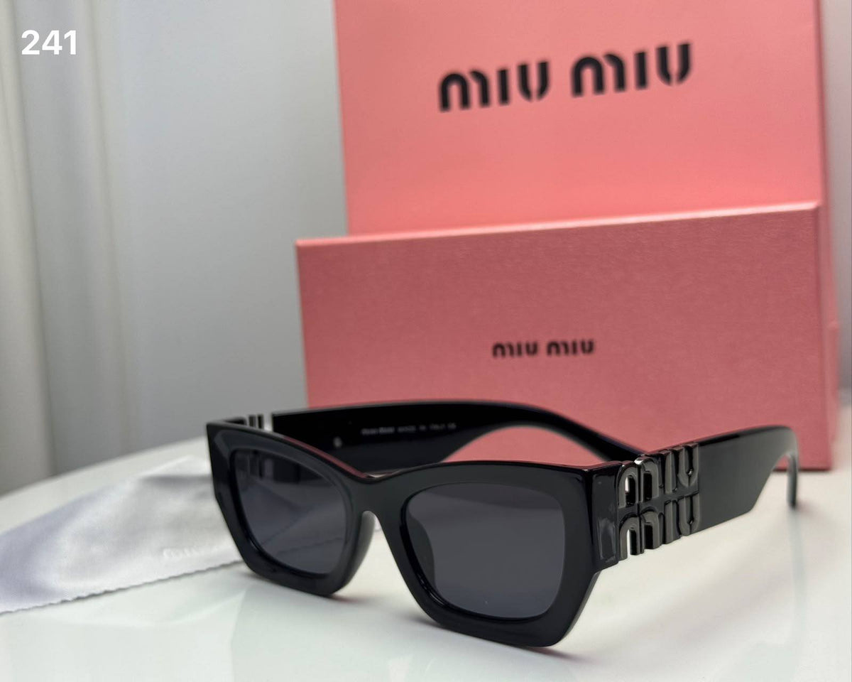 Miu Miu
Good quality 

65 dhs🇦🇪🇦🇪

Zain182
♥️♥️♥️