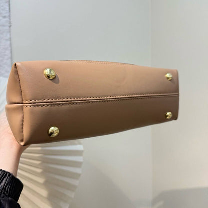 GUCCI ᴍɪɴɪ ᴇʙᴏɴʏ GG
sᴜᴘʀᴇᴍᴇ ᴄᴀɴᴠᴀs
ʜᴏʀsᴇʙɪᴛ ʟᴏᴄᴋ ʜᴀʀᴅᴡᴀʀᴇ
ᴡɪᴛʜ ᴘᴏᴜᴄʜᴇs ʜᴀs ʟᴏɴɢ ʙᴇʟᴛ
sɪᴢᴇ : 26 cm

65 dhs✅

Zain31
♥️♥️♥️