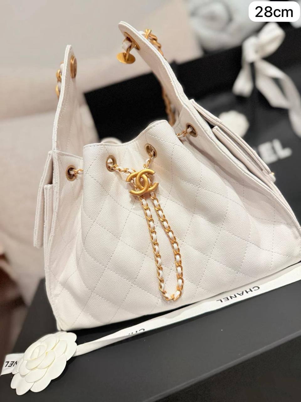 ❤️ Chanel 25C hobo
1️⃣ First quality
Size : 28 * 13 * 35 cm
110 dhs❣️

Zain115
♥️♥️♥️
