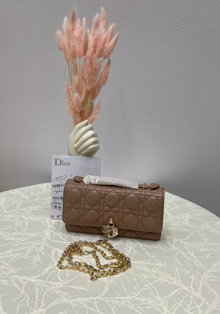 Dior 💕💕✨
Super master quality 🔥🔥
Available ✨💕💕
With full packing 📦🎀
For Price 👇 WhatsApp✅
0568585901 
0507557372
0552275751 Owner Zain 👌

Zain252
♥️♥️♥️