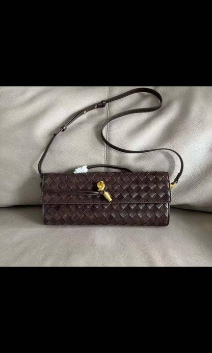 NEW CHANEL 
 Super leather. 
250 dhs🇦🇪🇦🇪
with box

Zain38
♥️♥️♥️