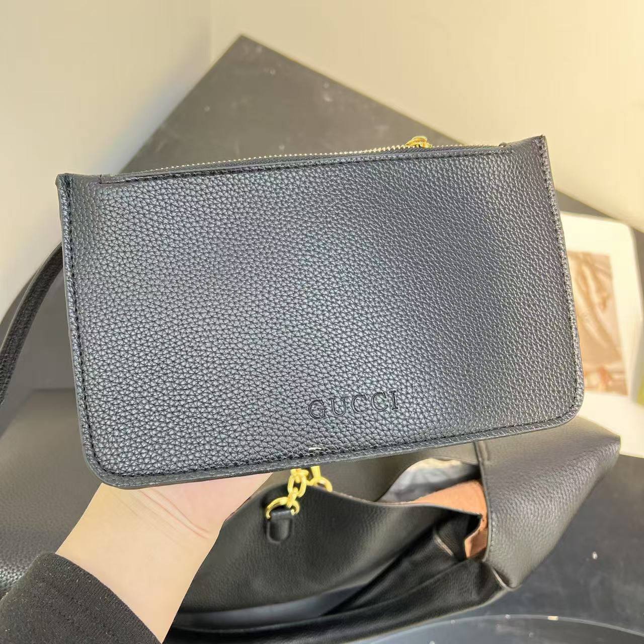 GUCCI sᴏғᴛʙɪᴛ ᴍᴀxɪ
ʜᴏʙᴏ sʜᴏᴜʟᴅᴇʀ ᴛᴏᴛᴇʙᴀɢ
ɢʀᴀɪɴʏ  ʟᴇᴀᴛʜᴇʀ ᴍᴀᴛᴇʀɪᴀʟ
ɢᴏʟᴅ ʜᴀʀᴅᴡᴀʀᴇ
sɪᴢᴇ : 43 cm ( ʟᴀʀɢᴇ )

90 dhs✅

Zain31
♥️♥️♥️
