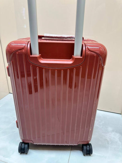 Available ❤️
brand new Rimowa Cabin Suitcase featuring a protective cover and spinner wheels❣️
For Price 👇 WhatsApp✅
0568585901 
0507557372
0552275751 Owner Zain 👌

Zain71
♥️♥️♥️