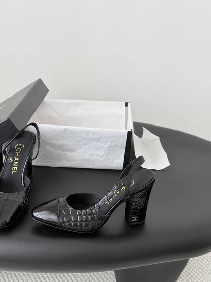 Chanel
AAA master quality 
Size 36……….41 
450 dhs🇦🇪🇦🇪

Zain180
♥️♥️♥️