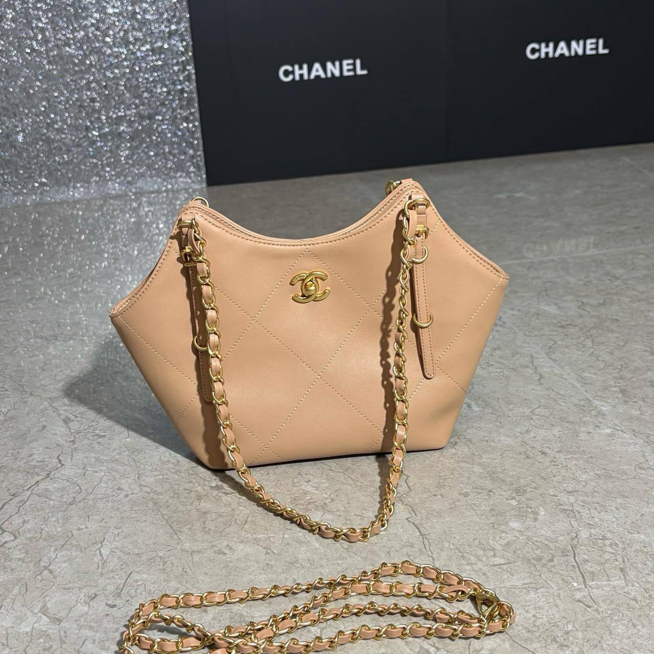 Chanel
Master
30cm 
270 dhs🪙🌨️

Zain228
♥️♥️♥️