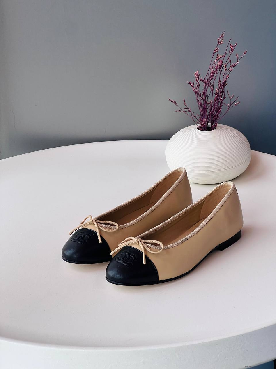 CHANEL ❤️🖤💛
Size 36-41
_Super master high quality*_ 
380 dhs✅

Zain176
♥️♥️♥️