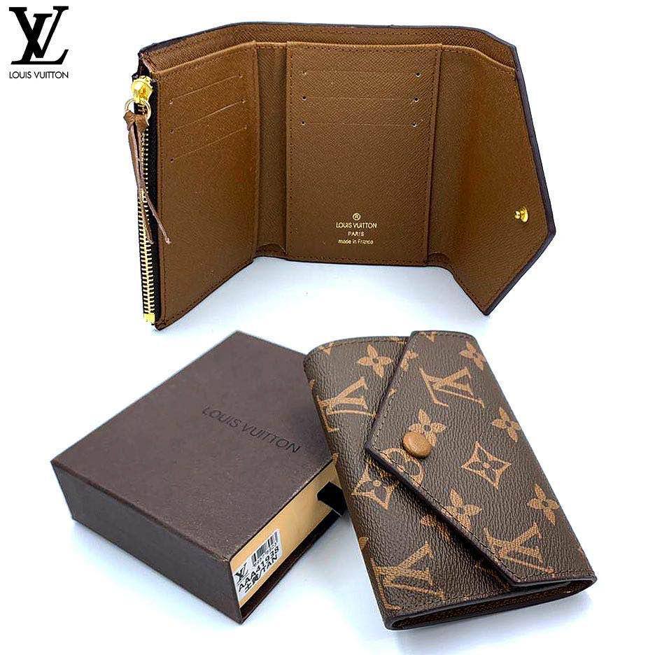 LV -Ladies Wallet

With box 
🎁🎁🎁

30 dhs✅

Zain50
♥️♥️♥️