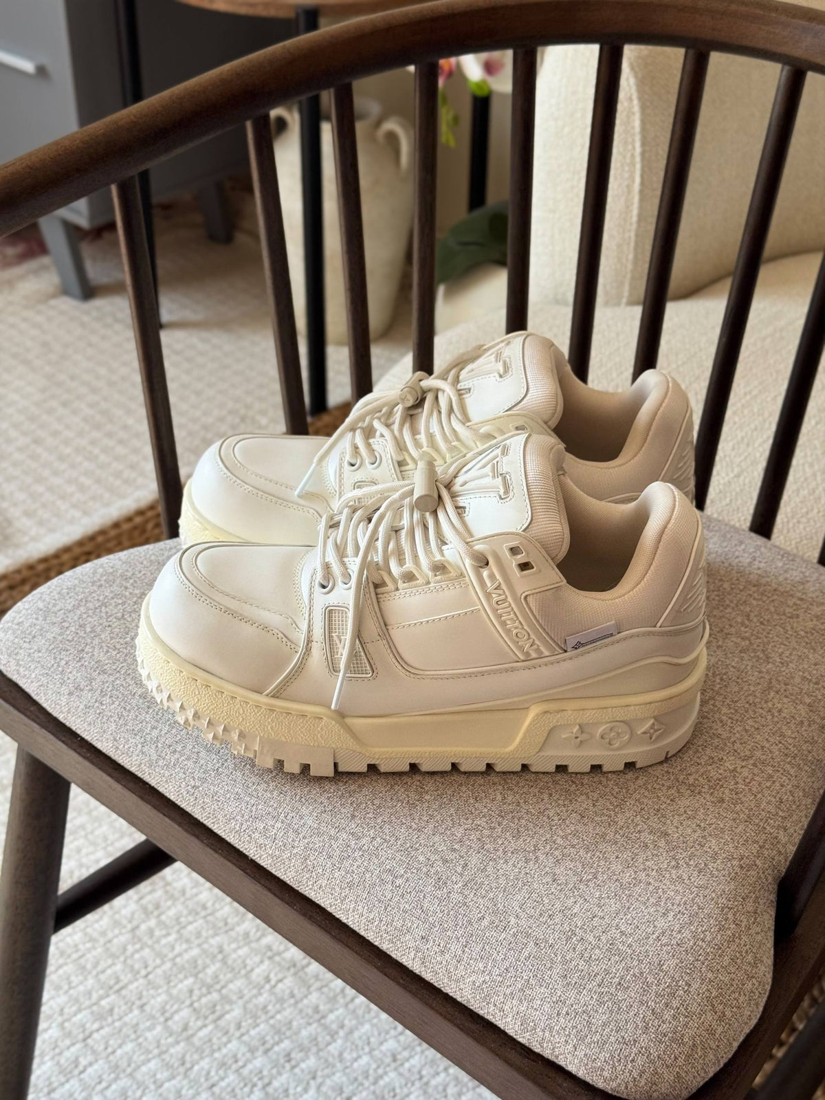 Louis Vuitton
vip quality
size: 40 to 46 
750 dhs🇦🇪🇦🇪

Zain185
♥️♥️♥️