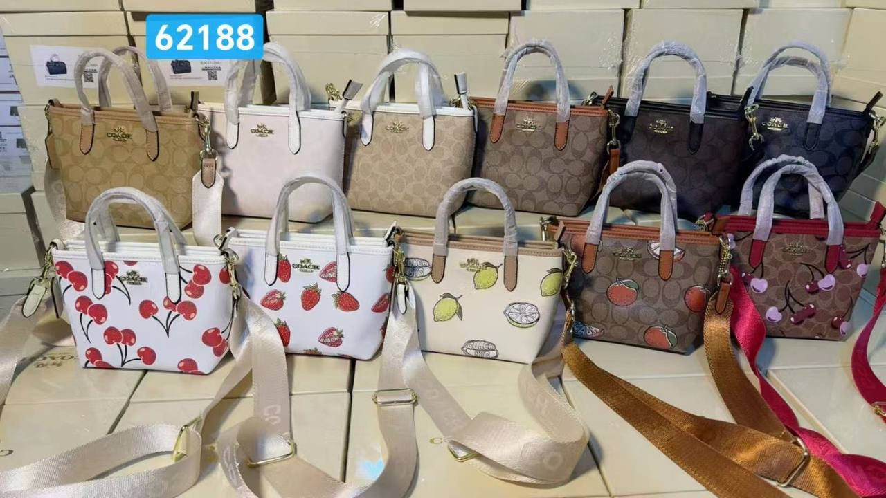 Coach
90 dhs✅ 

with box
🎁🎁🎁

Zain72
♥️♥️♥️