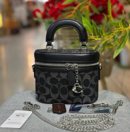 coach
95 dhs✅
With box 
🎁🎁🎁

high quality

Zain26
♥️♥️♥️