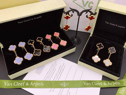 Master Earring 
VCA 
65 dhs🪙💚 
WITH SMALL BOX AND PAPER BAG
🎁🎁🎁

75 dhs🪙💚 
WITH GOOD BOX AND PAPER BAG
🎁🎁🎁

Zain89
♥️♥️♥️
