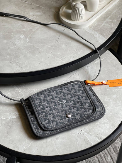 Goyard  ✨💥
Available original box 📦 
With full packing 🎀🎀
Super high quality 💥💥


For Price 👇 WhatsApp✅
0568585901 
0507557372
0552275751 Owner Zain 👌

Zain283
♥️♥️♥️