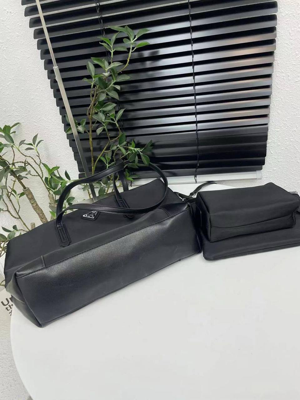 Prada
41*26*11cm
3 in 1
95 dhs✅

Zain17
♥️♥️♥️