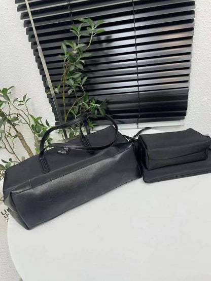 Prada
41*26*11cm
3 in 1
95 dhs✅

Zain17
♥️♥️♥️