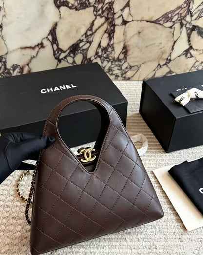 Chanel 
130 dhs🇦🇪🇦🇪

size 23×5×25cm

Zain42
♥️♥️♥️